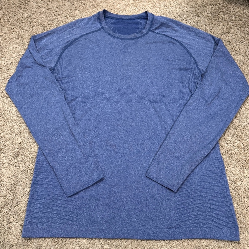 509. lululemon athletica Men's Heathered Blue Long Sleeve Tee (M)